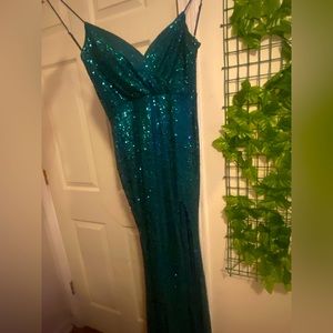 $50 OBO green Kalinnu dress.. size small.. stretchy material..not itchy